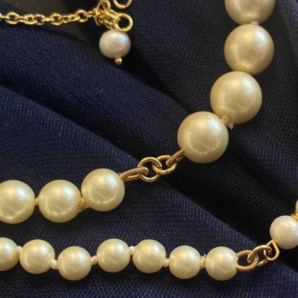 Carolee Lux Signed Vintage Faux Pearl Gold Tone Necklace w/ Clip Hoop Earrings - Picture 2 of 11